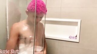 Suzie Slut can't resist the temptation of Erick Rosa's mature ass and deep throat skills - 4 image