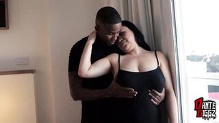 Jade Sugarmilf bounces her big tits while Dante Diggz rams her and squirts all over her pretty pussy - 2 image