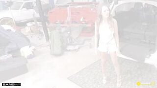 Justine Jakobs goes wild with repairmen in a hardcore fantasy with deep penetration and deepthroating - 4 image