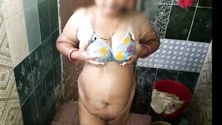 Indian curvy bath in front of stepson