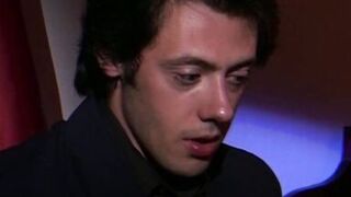 Namorado invade o quarto da sogra e ela deixa colocar no cuzinho