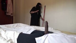 Muslim maid has sex with big black cock in a hotel room