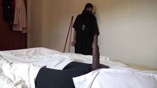Muslim maid has sex with big black cock in a hotel room