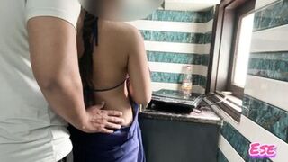 Chachi Ki Chuchiya Kitchen Mein Chusi.