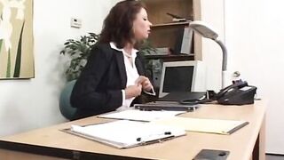 Perfect body MILF got pounded in the office