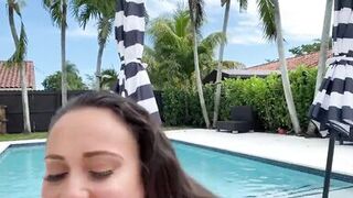 Getting a sloppy blowjob outside by the pool from thick Latina Carmela Clutch