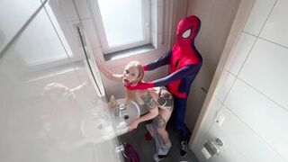 AO carnival slut! Creampie quickie with a thrill