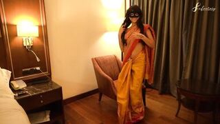 Desi girl looking hot in an Indian saree and ready to fuck hard