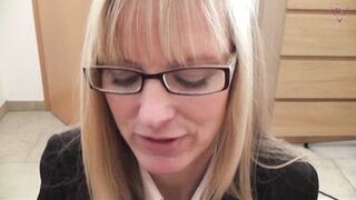 Please come and cum on my glasses