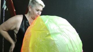 Anna and the water ball