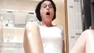 Milf squirt with roped boobs