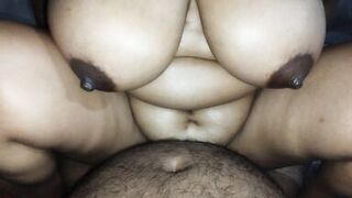 Aunty ki big boobs ko dekha to ghar me bula ke mast choda and cum in her pussy
