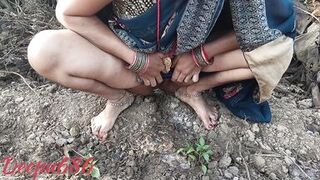Bhabhi ki khet me chufayi, the Indian housewife sex in field.