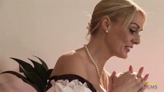 Stacey Saran cleans a dick with her mouth and pussy - 3 image