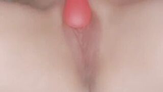 Laura sexywomen Spanish milf masturbating her rich pussy and splicing her big clit with a subscioner