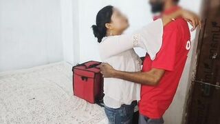 Desi Indian Modern Milf Bhabhi Gets Fucked With Facial By Pizza Delivery Boy