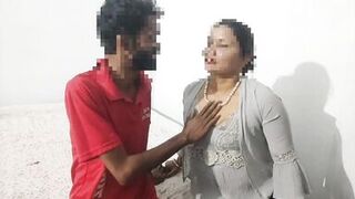 Desi Indian Modern Milf Bhabhi Gets Fucked With Facial By Pizza Delivery Boy