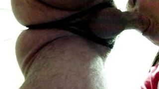 Tonight my boyfriend has put on a gift and shows me his delicious cock that I can't stop sucking as well as I do. Do you like it