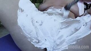 Naked MILF Gets Her Pussy Shaved While Sunbathing