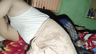 Sexy Sarmila Bhabhi Ko apna Mota lund se Khus Kar diya