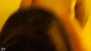 Exibidinha fudendo com dois... foi assim que a menina virou puta!!!