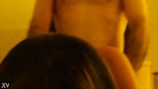 Exibidinha fudendo com dois... foi assim que a menina virou puta!!!