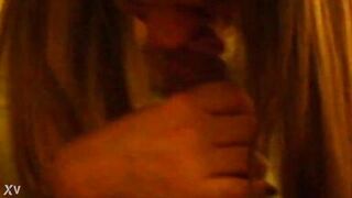 Exibidinha fudendo com dois... foi assim que a menina virou puta!!!