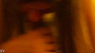 Exibidinha fudendo com dois... foi assim que a menina virou puta!!!