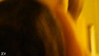 Exibidinha fudendo com dois... foi assim que a menina virou puta!!!