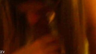 Exibidinha fudendo com dois... foi assim que a menina virou puta!!!