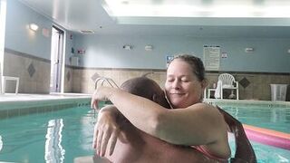 Wet-humping in the pool - 4 image