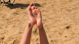 Public Beach pussy and feet closeups