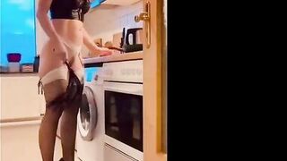 Domina Facesitting Zu Heavy Metall: My Favorite Music - 3 image