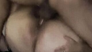 Madura follada por una polla blanca
