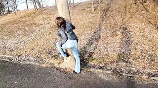 She pee through pants and flashing in a public park - 11 image