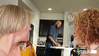 Big Cock Cable Guy Fucks Thick Cougar Sara Jay And Cums On Her!