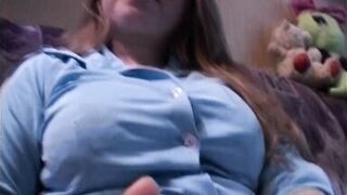 Kaffeeklatsch mit der notgeilen Nachbarin mit Mega Hupen - 3 image