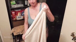 A Lonely MILF seduces a inexperienced man who rents her basement apartment. "The landlady" Part 1.