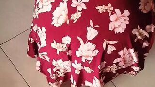 My wife is cleaning without panties to seduce me