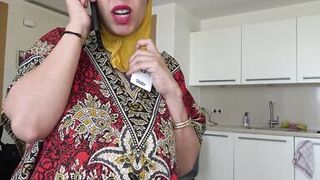 Beurette arabe a la chatte chaude poilue se fait defoncer par son boss britanique