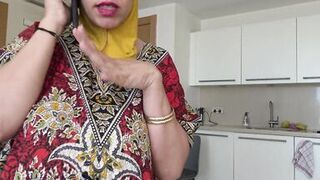 Beurette arabe a la chatte chaude poilue se fait defoncer par son boss britanique