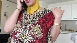 Beurette arabe a la chatte chaude poilue se fait defoncer par son boss britanique